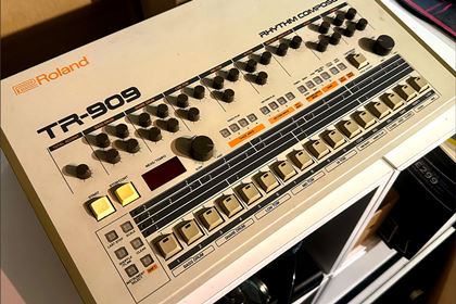 Roland-TR909"